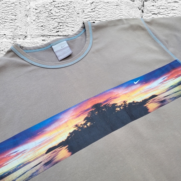 Vintage Nike Graphic T-Shirt - Picture 5 of 8